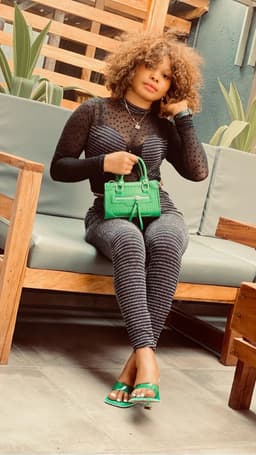 Ella pounds